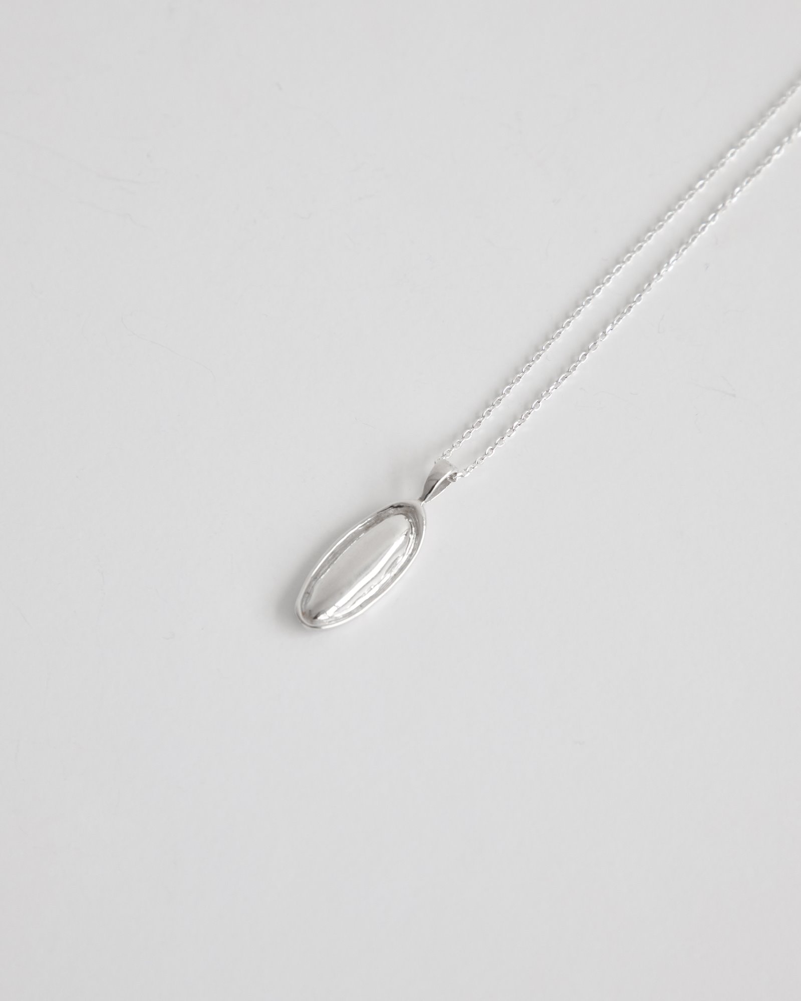 oval necklace (silver)